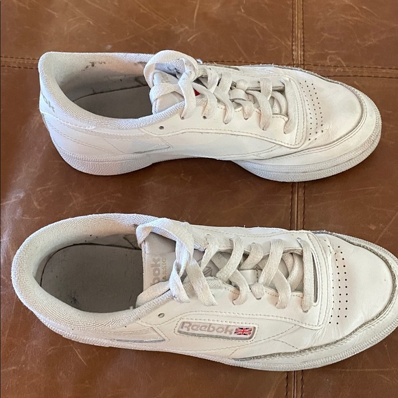 REEBOK Classic White Leather Court Shoes w Red Logo Size 7 | GUC - Picture 2 of 8